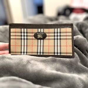 Guc Vintage Burberrys cash/card clutch.